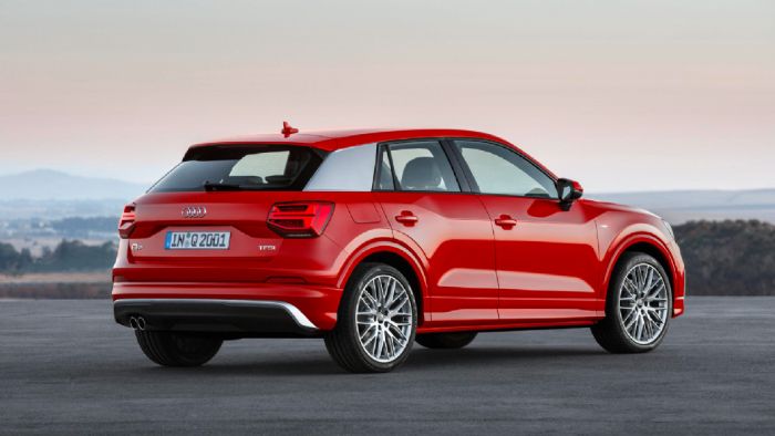 Tο νέο Q2 ξεχωρίζει αρχικά από τα υπόλοιπα SUV της Audi λόγω του διαφορετικού χρωματισμού στις πίσω κολώνες.
Tο νέο Q2 ξεχωρίζει αρχικά από τα υπόλοιπα SUV της Audi λόγω του διαφορετικού χρωματισμού στις πίσω κολώνες.
